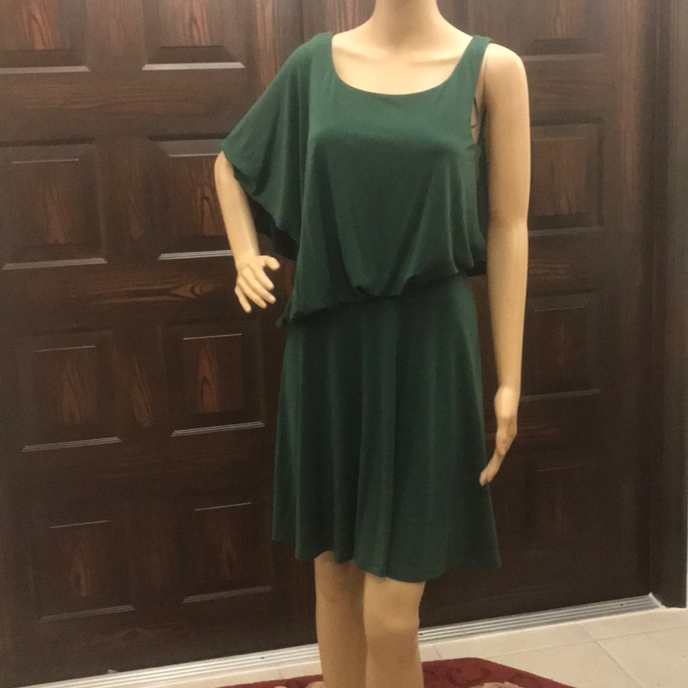 Jessica Simpson green dress very flow•y